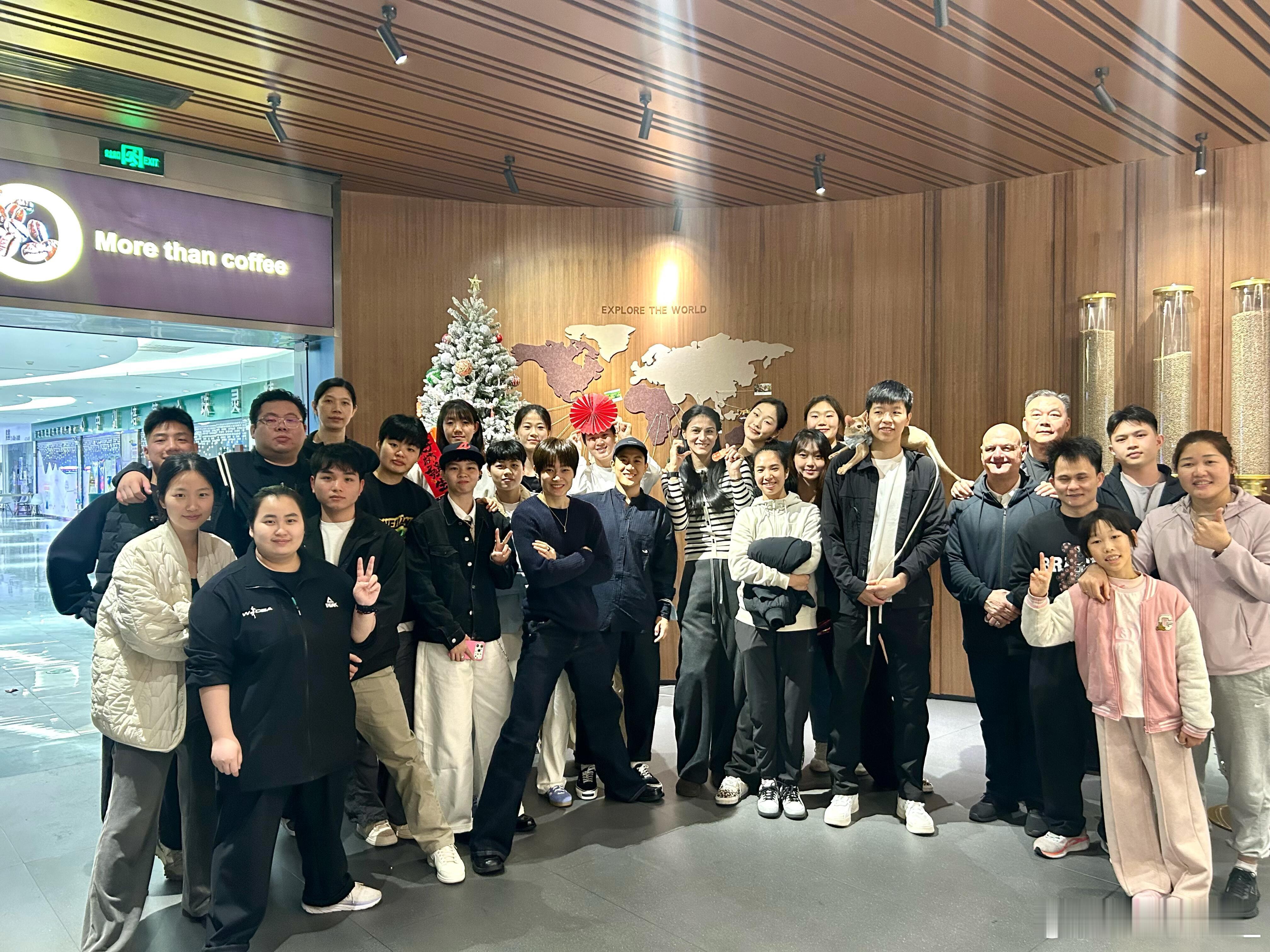 杨力维杨力维广东女篮 20260212聚餐的广东女篮图源:xhs 在遥咖啡  专