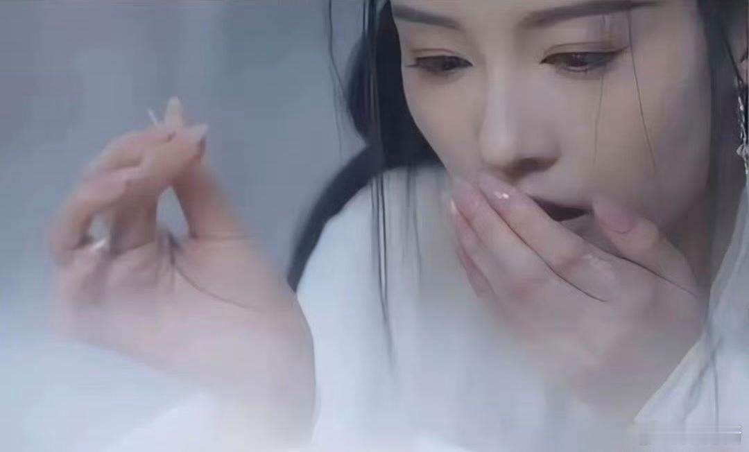 古装剧里还留着美甲，不觉得很突兀吗？还没见过其他像李沁这样留美甲的古装剧 ​​​