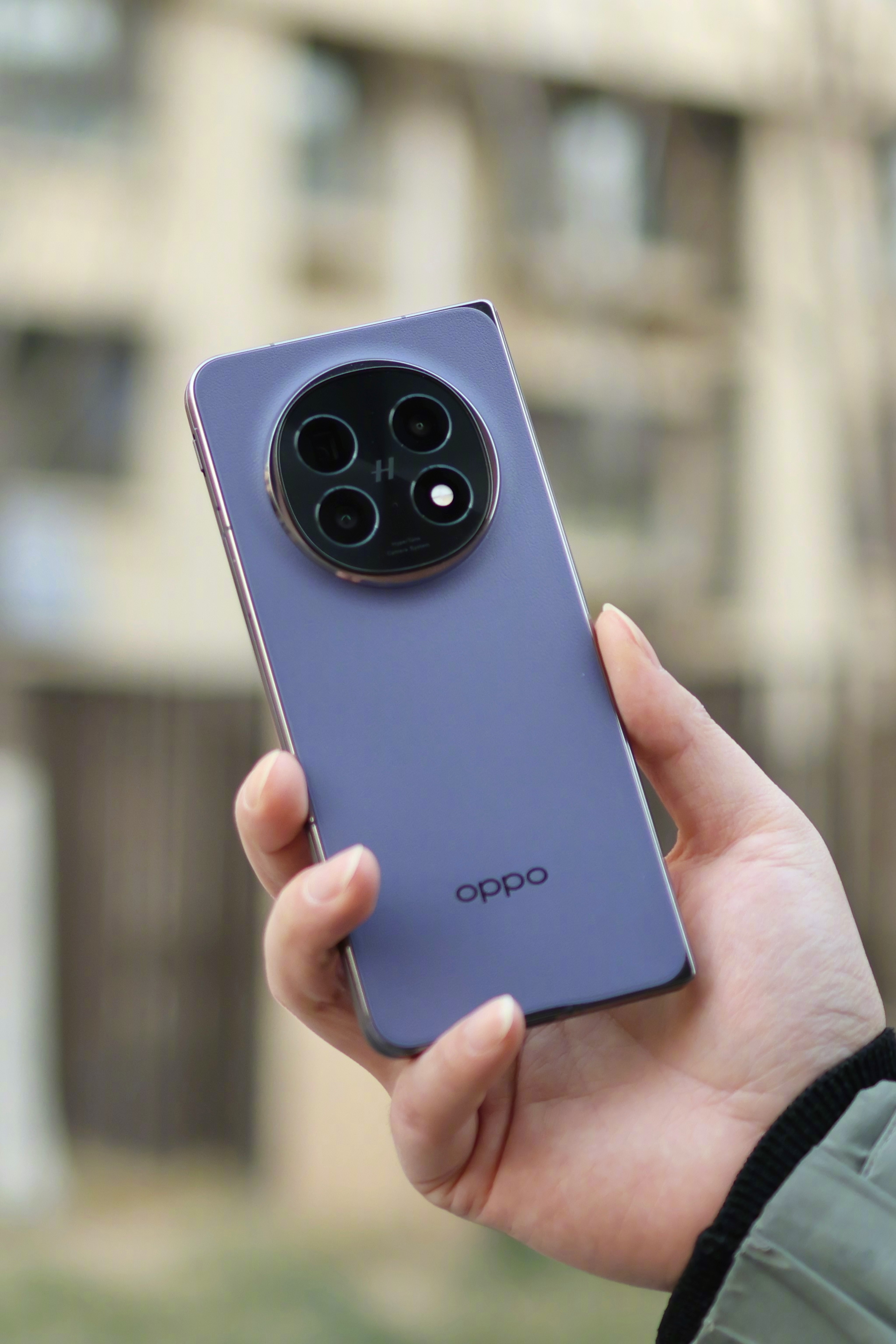 怪不得苹果要把Find N5拿去做研究，因为确实薄脚链做的也好，而且折痕控制也不