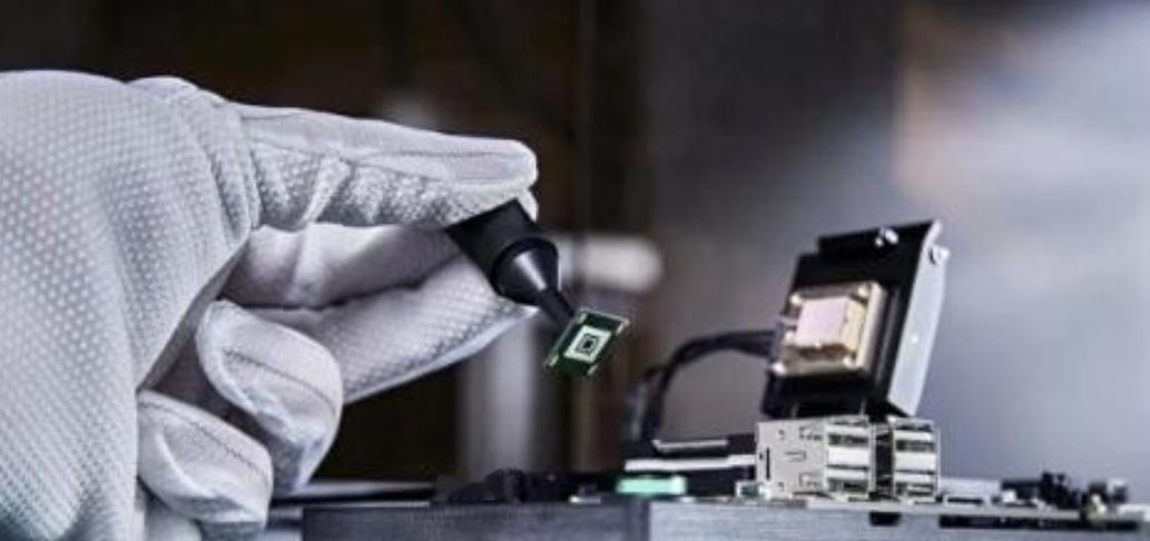 让中国光刻机“变成废铁”，日本对华下狠手，外媒：比美国人还绝。

日本这次下手，