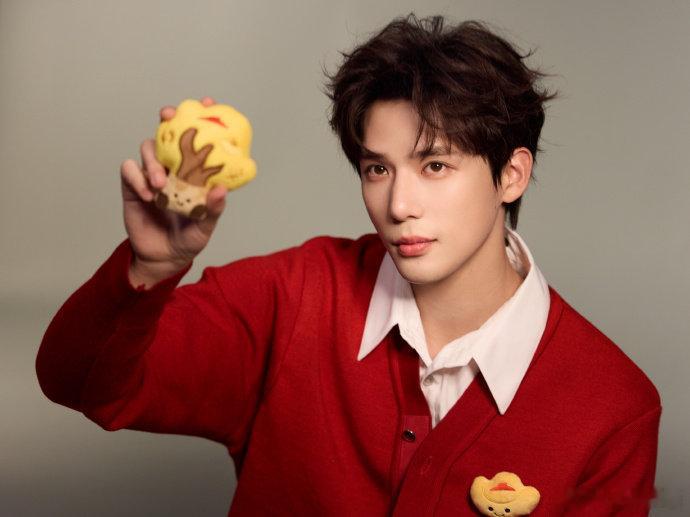 王安宇小时候是正方形小时候的样子还真是让人意想不到王安宇自爆童年160斤160高