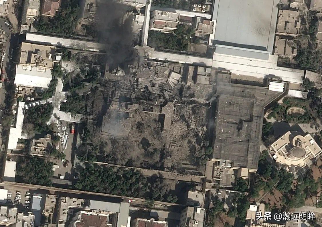 德黑兰哈梅内伊官邸遭袭，首张照片曝光

来自空中客车防务与航天公司的卫星图像显示