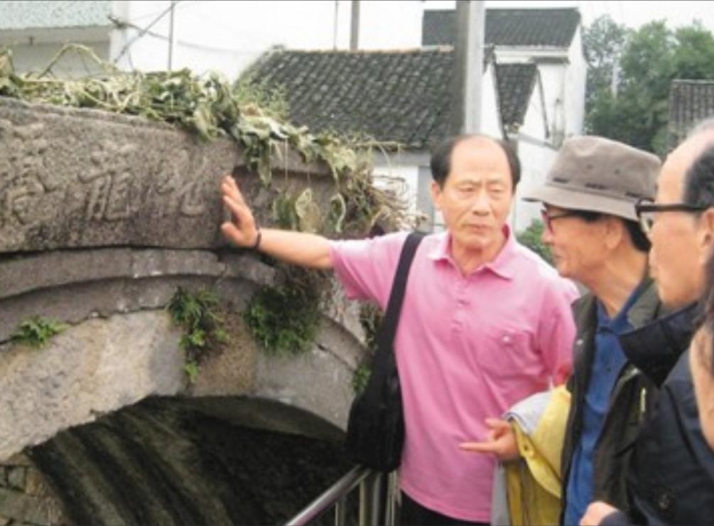 一群韩国老人跪在浙江湖州的古桥边嚎啕大哭，只因桥名和族谱上记载的一模一样 —— 