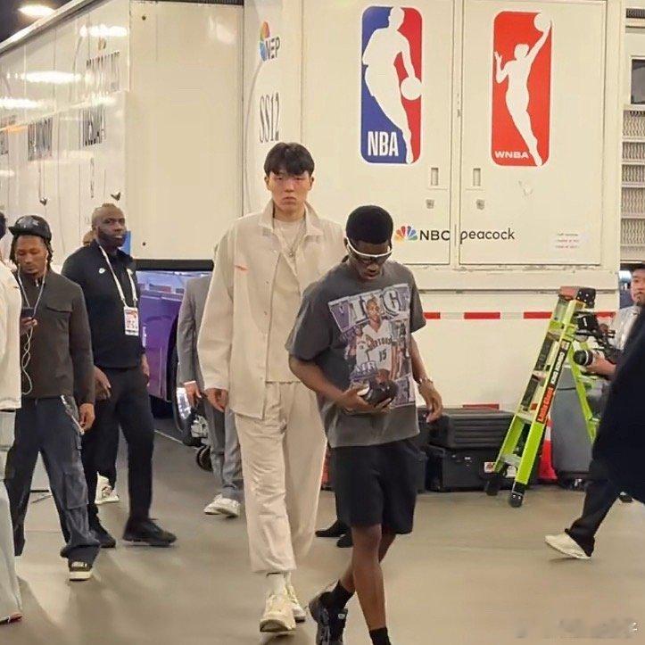 NBA全明星新秀赛这衣服穿的，这道走的