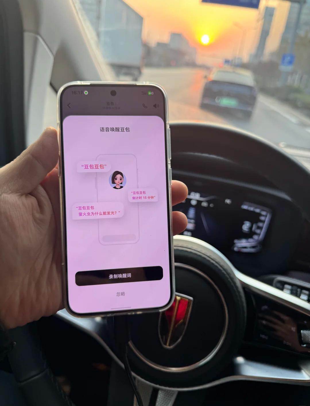 为什么说荣耀是AI手机的“隐形王者”？看豆包手机的布局就知道了——现在大家追捧的