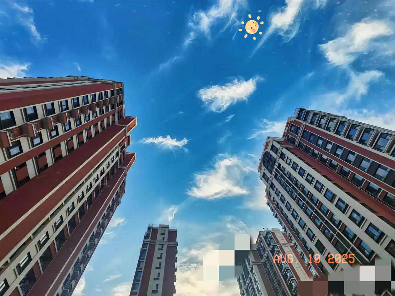 大家发现没有

今天才是立秋第三天

按道理还得热上大半月呢，

可咱石家庄已经