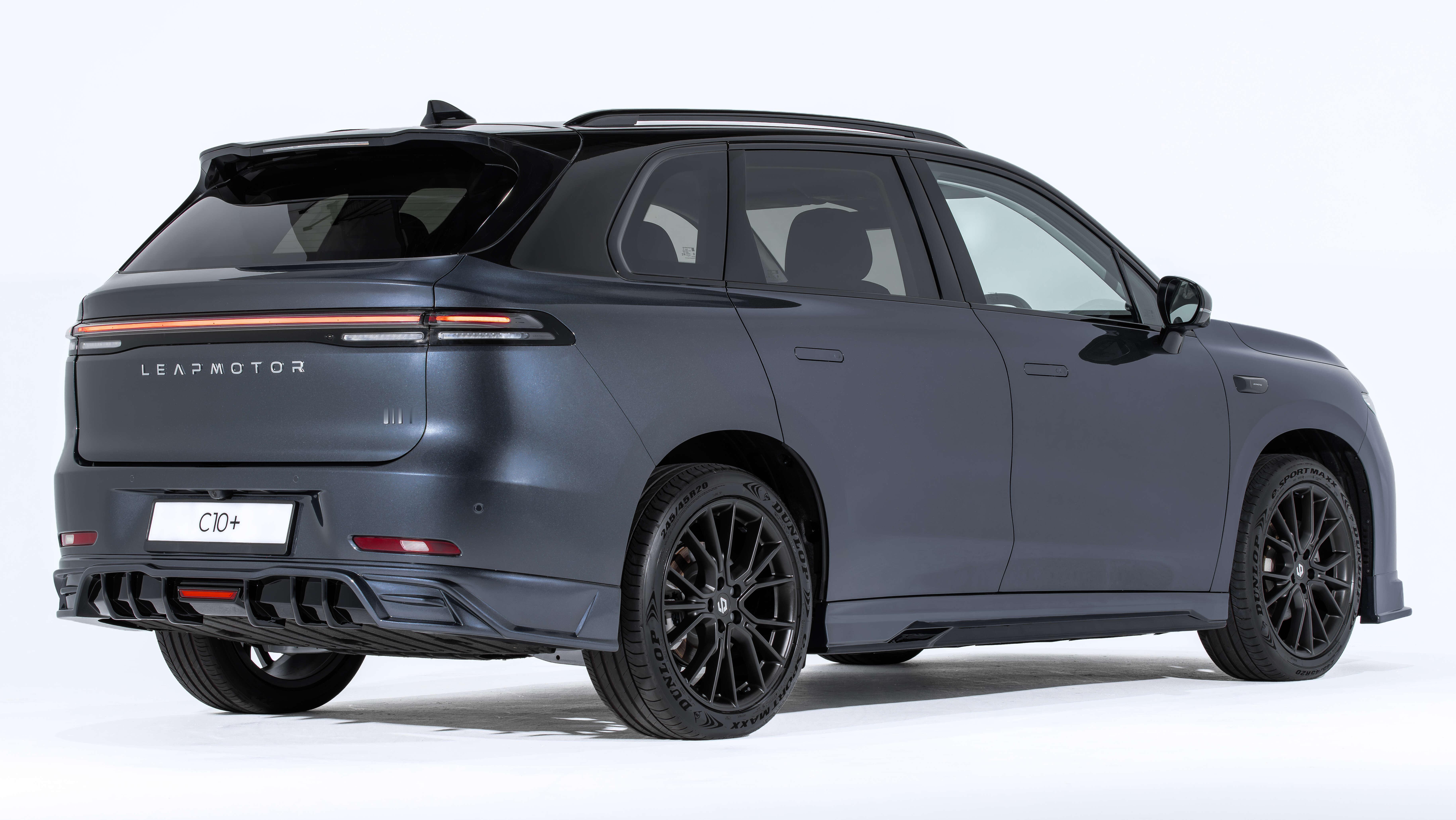 【东南亚特供套件】马来西亚的零跑C10+暗夜版提供了国内没有的运动套件，这种情况