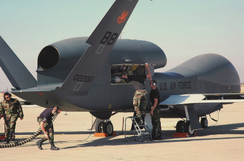每天认识一件兵器 RQ-4“全球鹰”无人机［美］机长：13.41米翼展：35.4