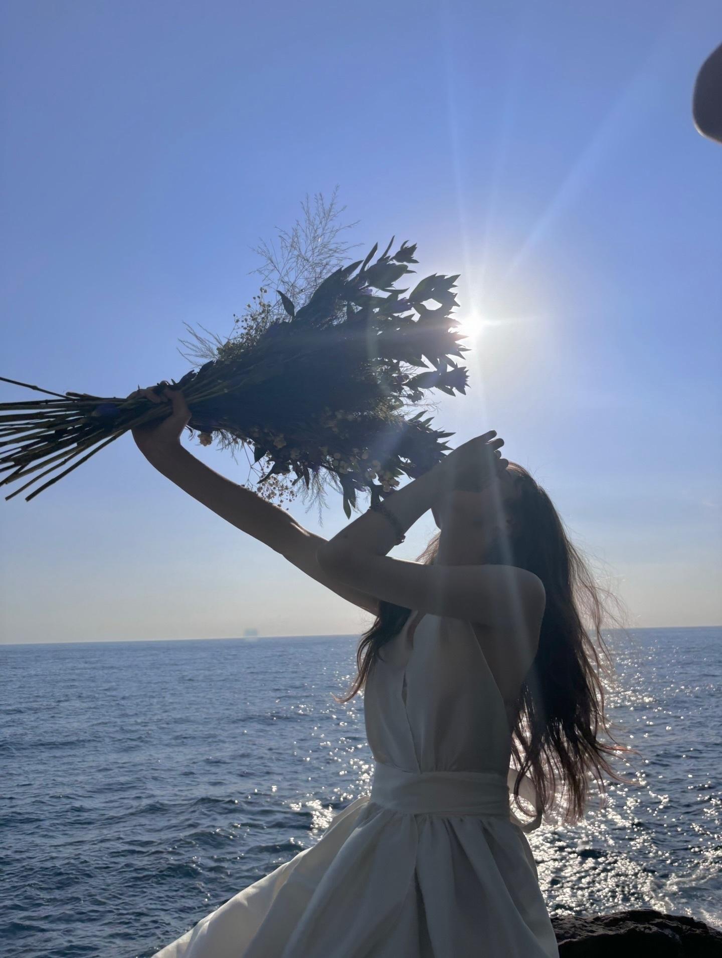 梅澤美波「💐いよいよ明日、2nd写真集「透明な覚悟」発売です。どきどき！」　u