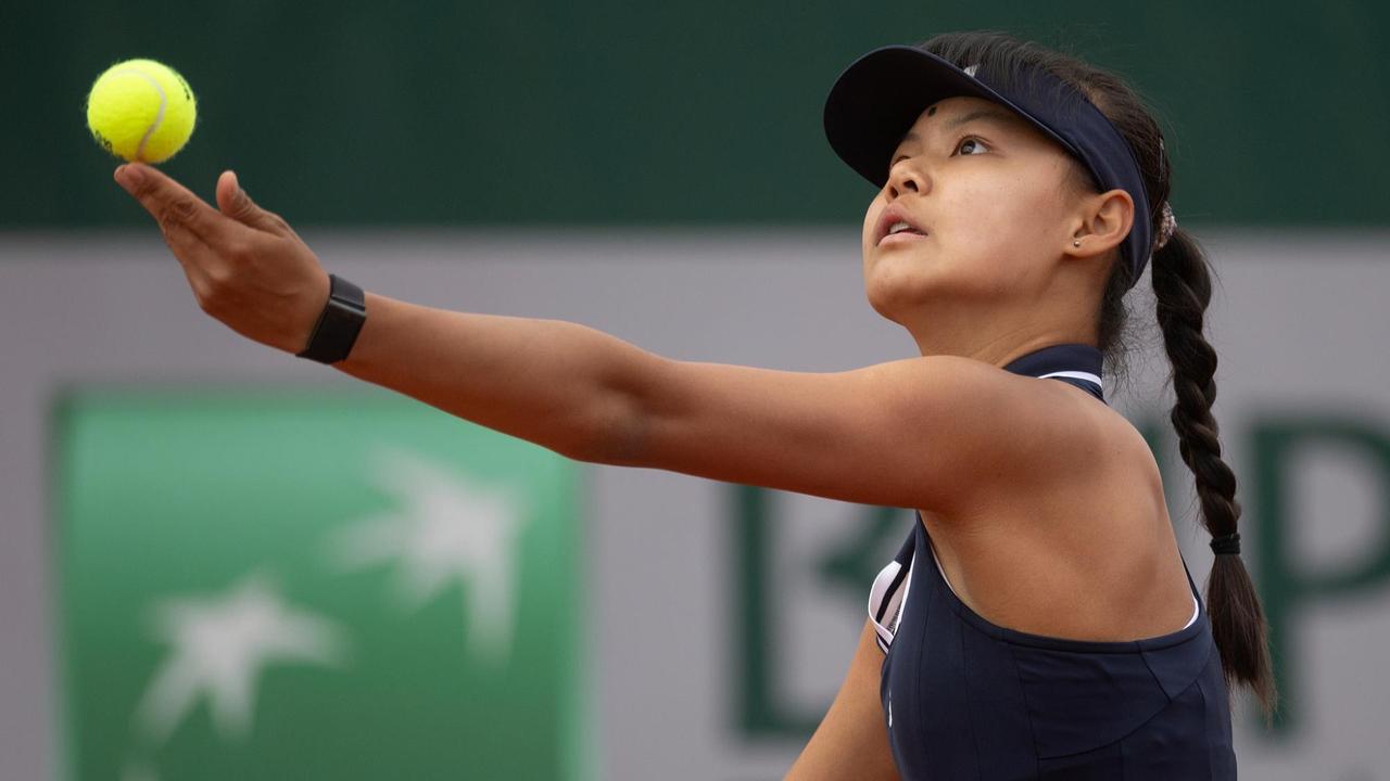 全力以赴    零封对手

2026年广州女子网球公开赛正赛第一轮，中国选手孙心