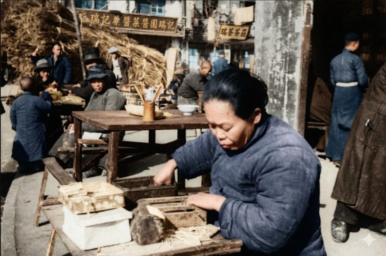 1938年武汉沦陷后，日军的铁蹄踏碎了这座城市的秩序，物资匮乏、物价飞涨，百姓在