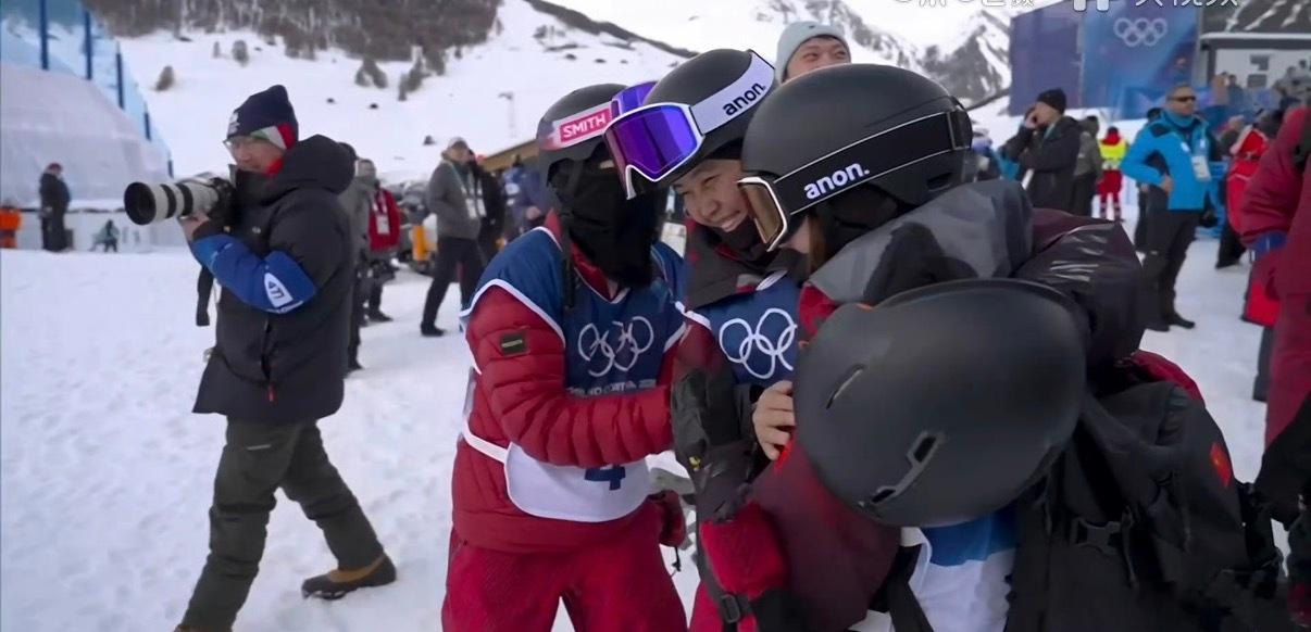 单板滑雪女子U型场地技巧预赛蔡雪桐武绍桐进决赛 五战奥运的蔡雪桐，带着一身荣耀稳