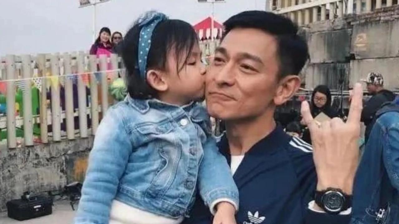 刘德华的女儿叫刘向蕙，出生于2012年，小龙女，今年是她的本命年了。刘向蕙遗传了