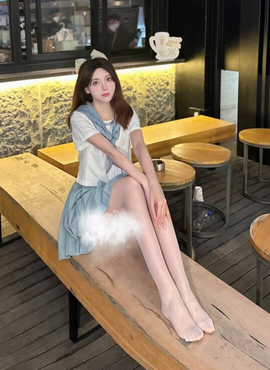 06女大穿jk出门很奇怪吗？