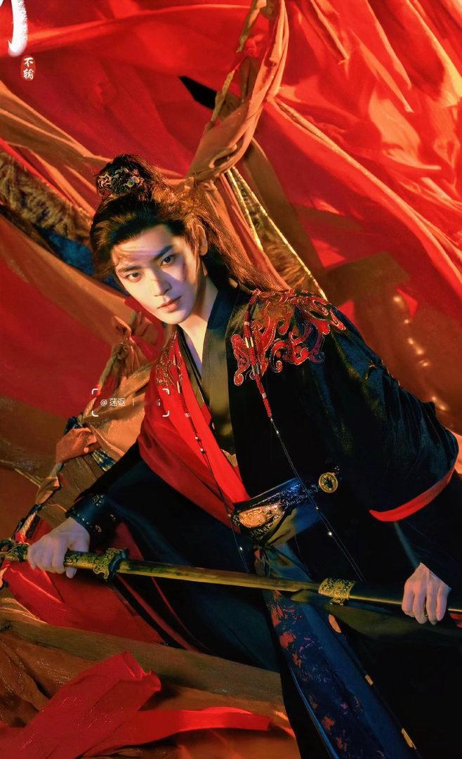 侯明昊这滴泪反复循环这段名场面！情绪递进处理得恰到好处，那一滴悬而未落再缓缓坠下