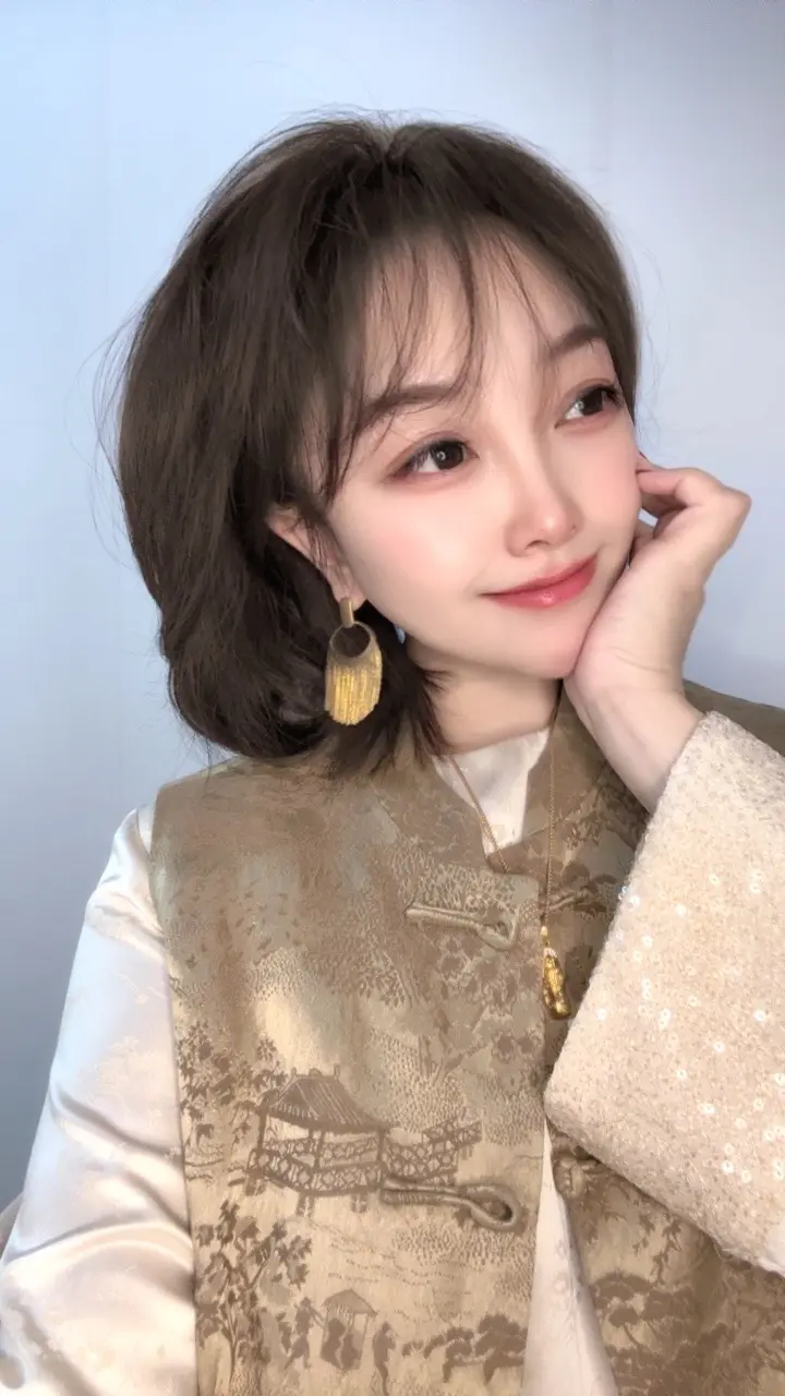 “生活里只干两件事 让我变好的 让我开心的”
