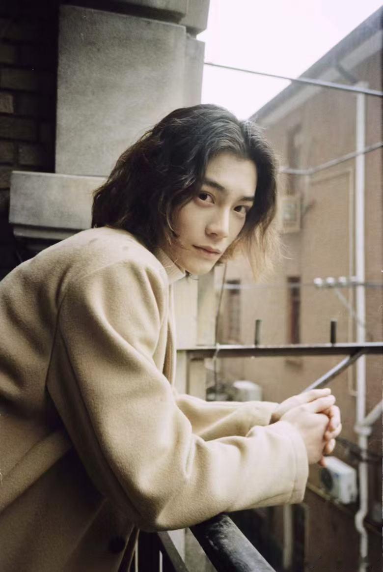无偿归还男明星的长发自由，长发是男人最好的医美！ ​​​