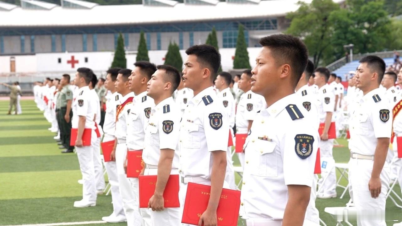 大连舰院2026届学员毕业典礼隆重举行 