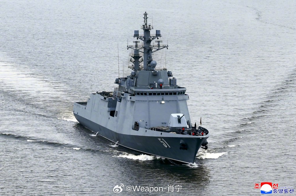 烽火问鼎计划每天认识一件兵器 3月3日、4日，朝鲜领导人登上海军新型驱逐舰“崔贤