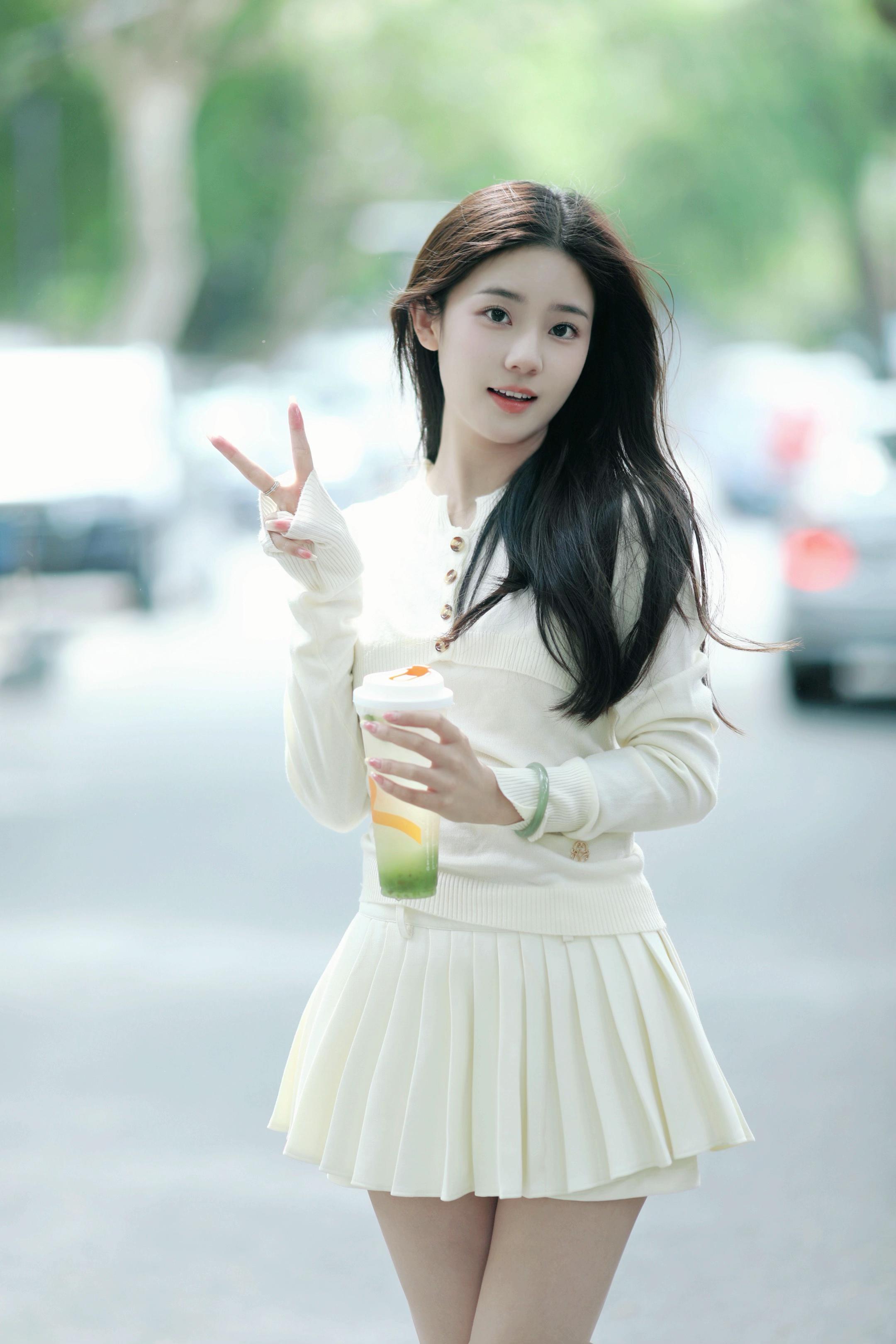 这都是形容你的长发。