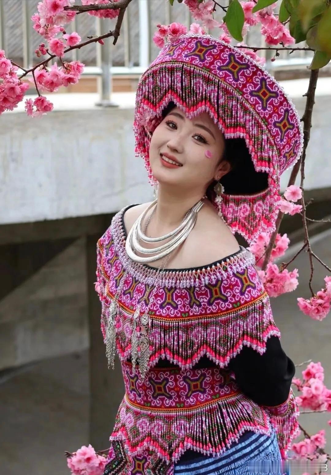 时尚穿搭今天穿什么ootd 特色的少数民族经典华服 