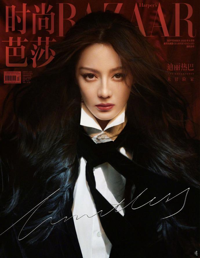 迪丽热巴金九大片的摄影出自柳宗源，王亚飞两次为她化出契合的妆容，每一处搭配都透着
