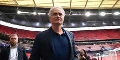 弗洛伦蒂诺力排众议重邀穆里尼奥，其核心逻辑在于重建铁腕秩序。此举超越单纯战术考量