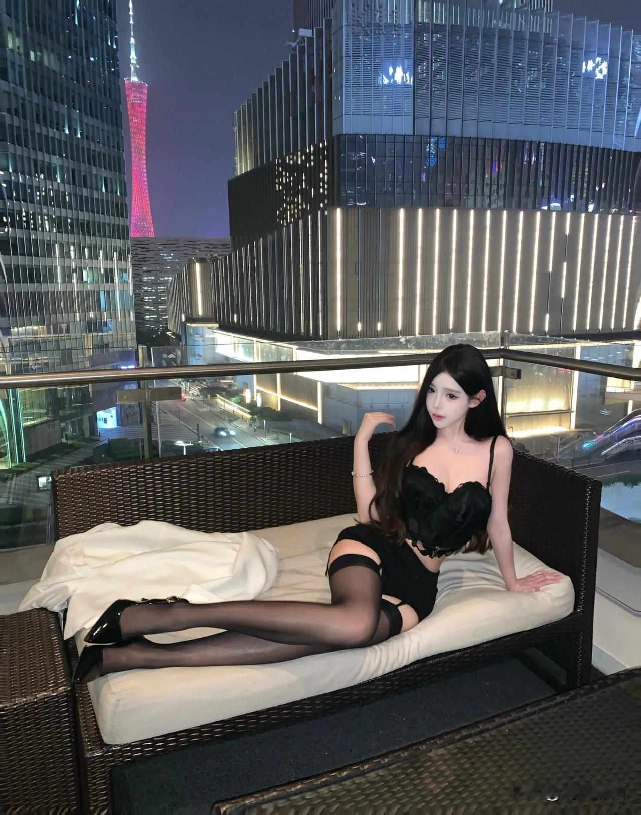 黑色蕾丝，舞动都市#红颜美女风彩# #去俏佳人。# #妖娆俏佳人# #美景如画俏
