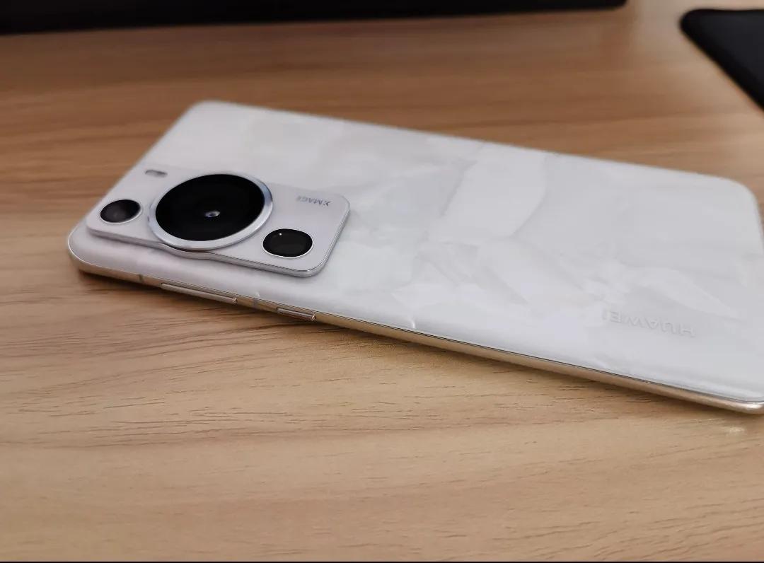 现在的机圈，就感觉好笑，一台手机有什么值得天天争吵的，每个人经济状况不一样，使用