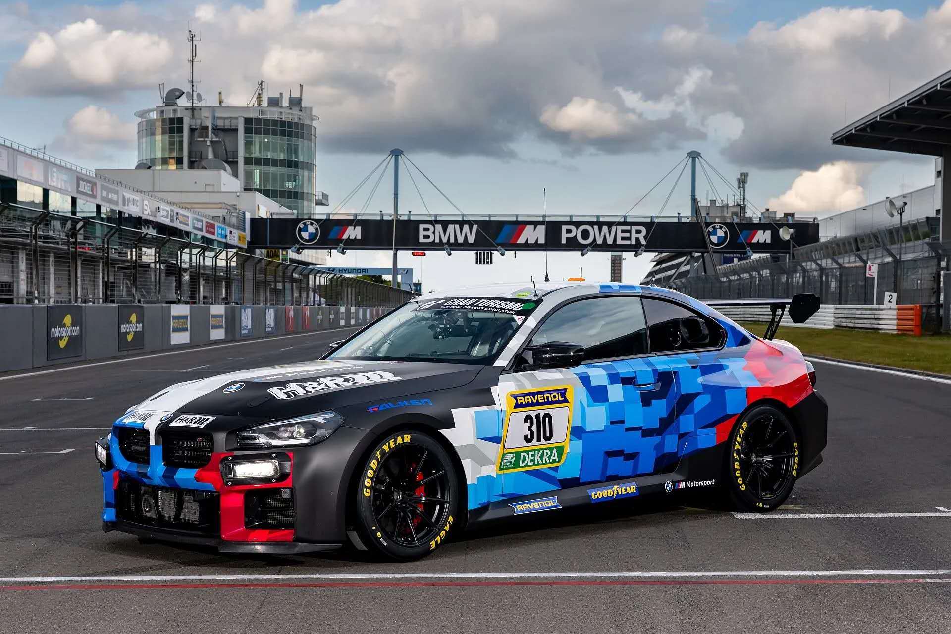 这就是我今年征战纽北24小时的战车，也是我10天后前往纽北NLS2要去开的车。宝