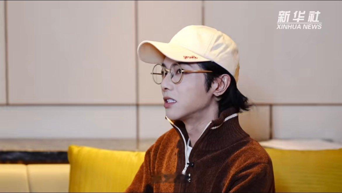 华晨宇谈音乐作品传递的价值观 从逐光追梦到执灯引路，每一步成长都藏着对音乐的敬畏