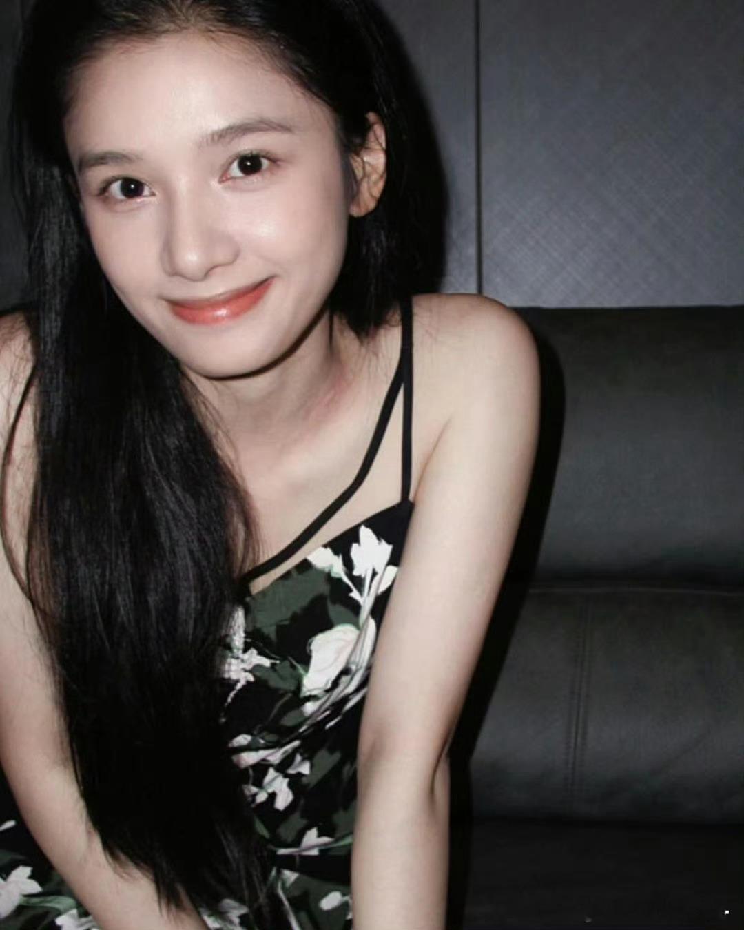 张婧仪/真的是标准的美人胚子 