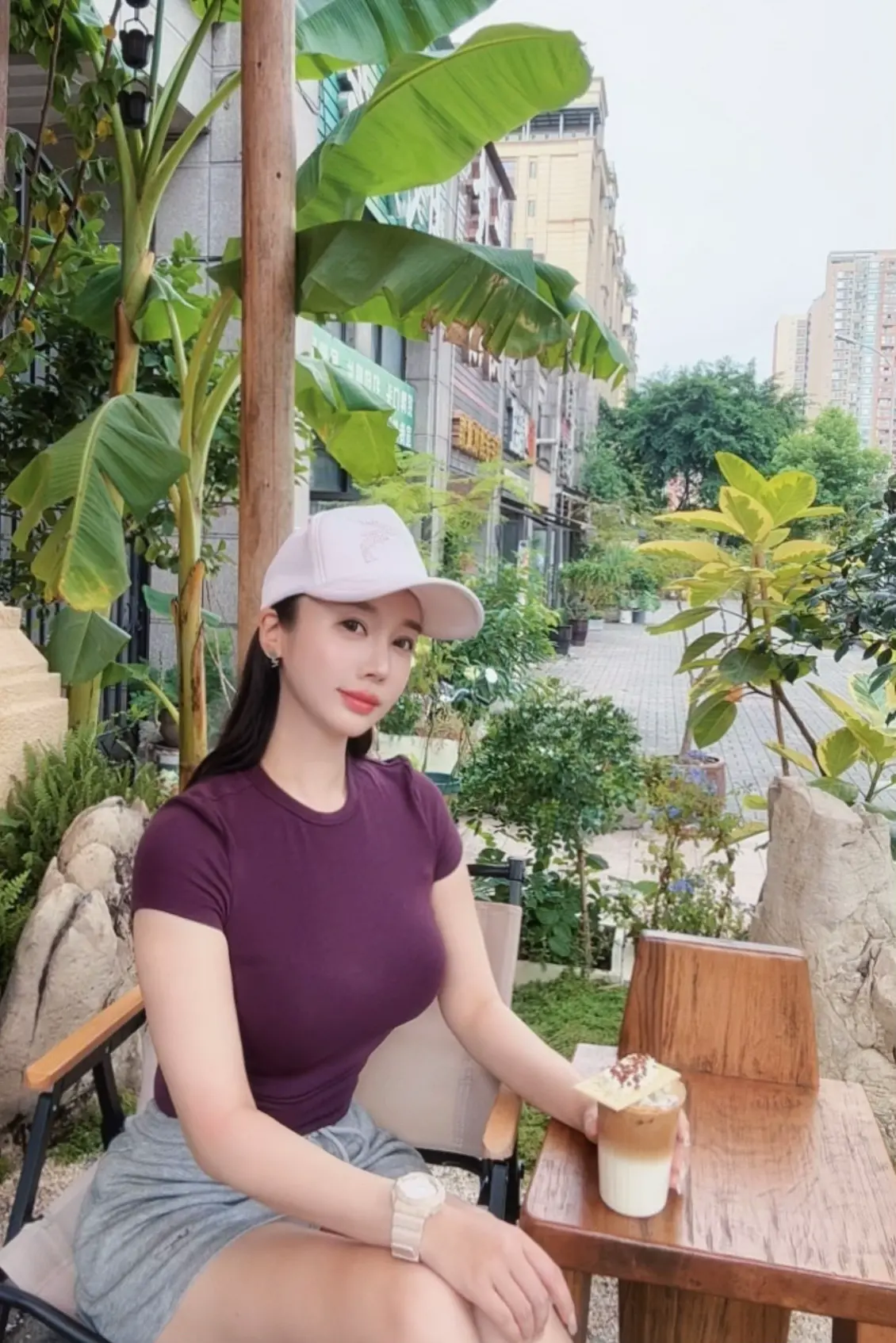 相逢如果没意义 那一个人喝茶也浪漫 一个人吹风也清醒☕