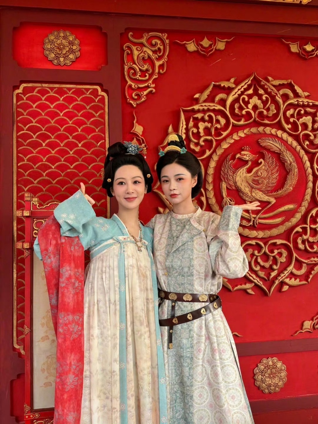 沈梦辰晒和杨紫的合照看到了梦辰的更多可能性，姐妹们真好～ ​​​