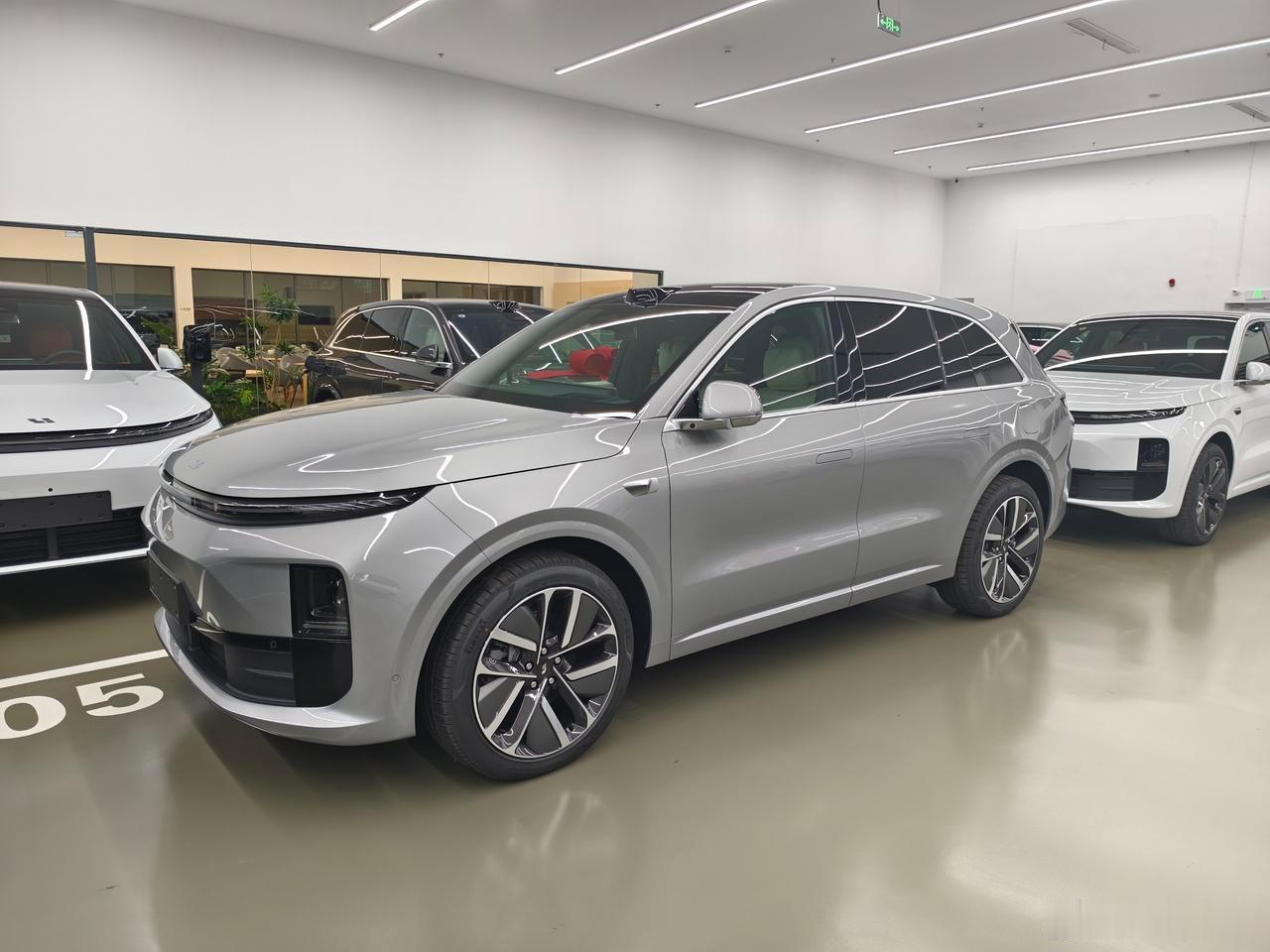 全车 6 座加热？不，是大 5 座极致舒适，理想 L6，每一座都是 C 位。 理