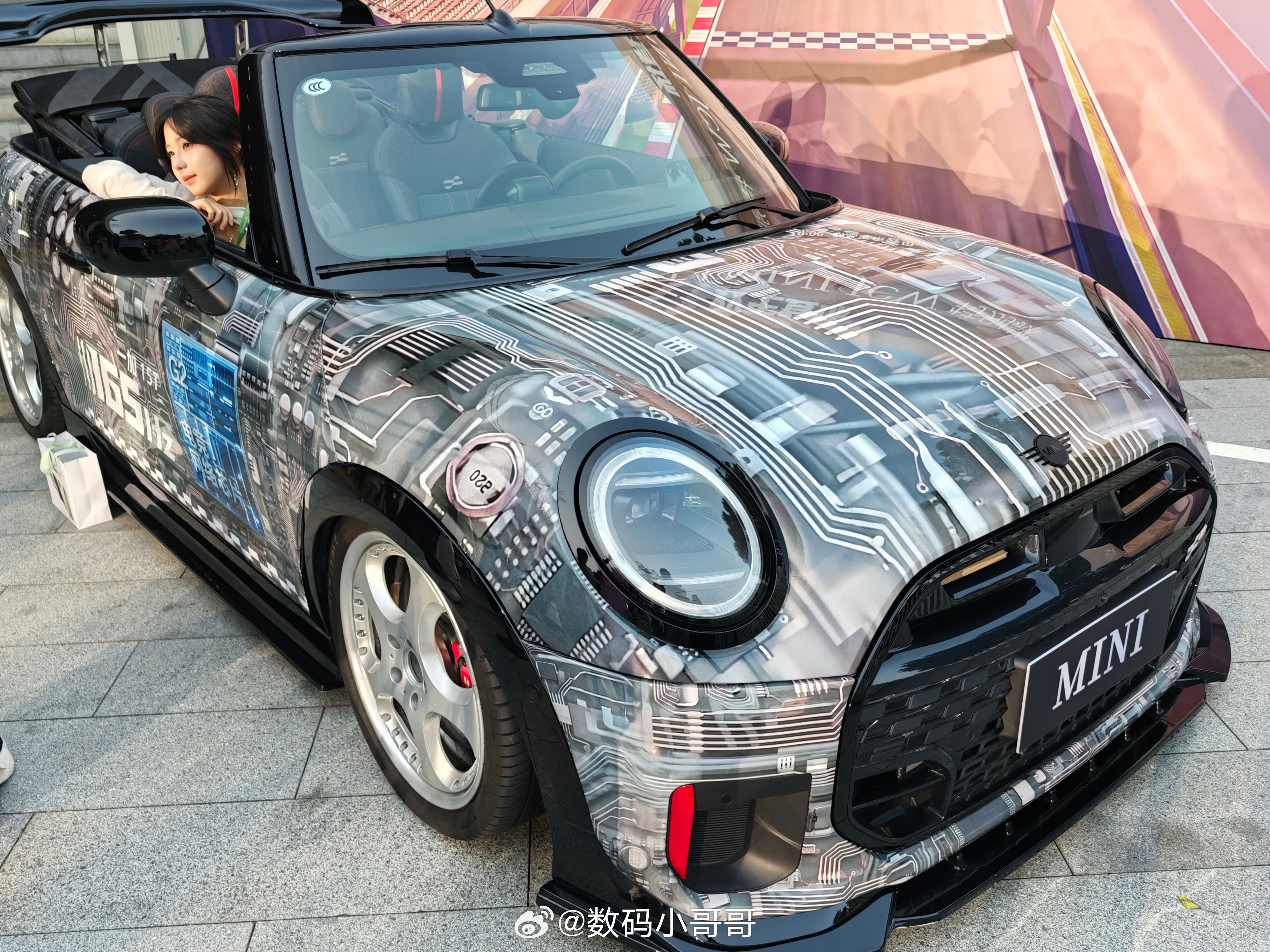 来了，打卡又小又强又美又全面的一加15T发布会～ 