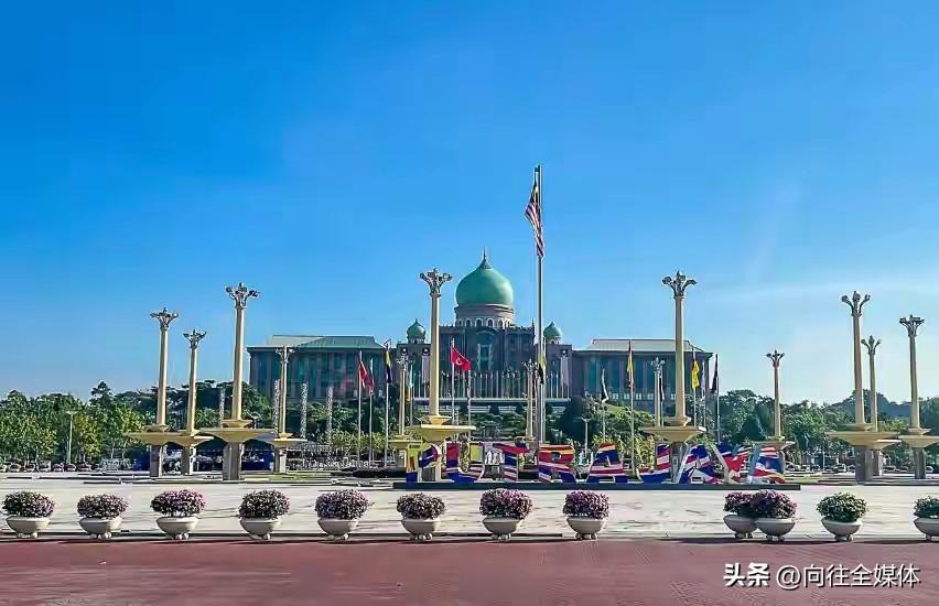 全球第一国！马来西亚硬刚美国，直接撕毁贸易霸凌协议
 
特朗普万万没想到，第一个