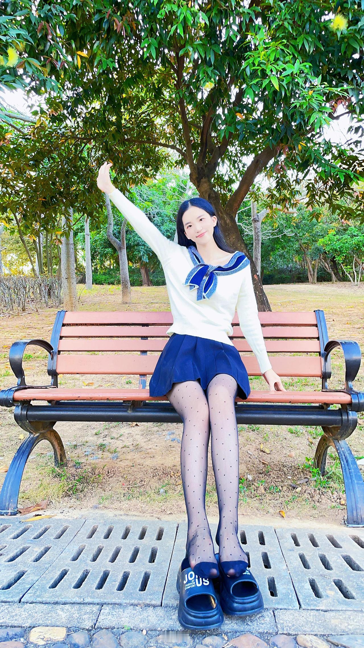 好看吗？大家新年快乐黑丝 美女 jk 马年