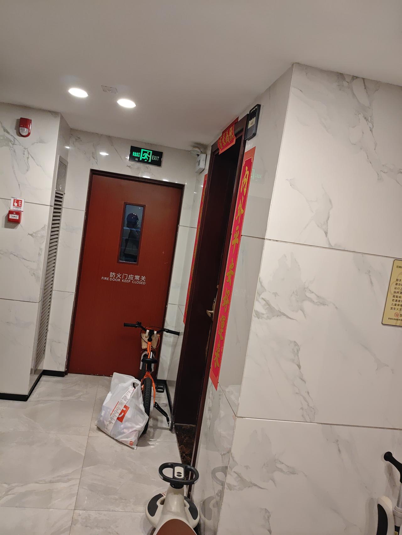 《武林外传》能长久不衰，原因可太多了。它把武侠和喜剧完美融合，打破常规。剧中人物