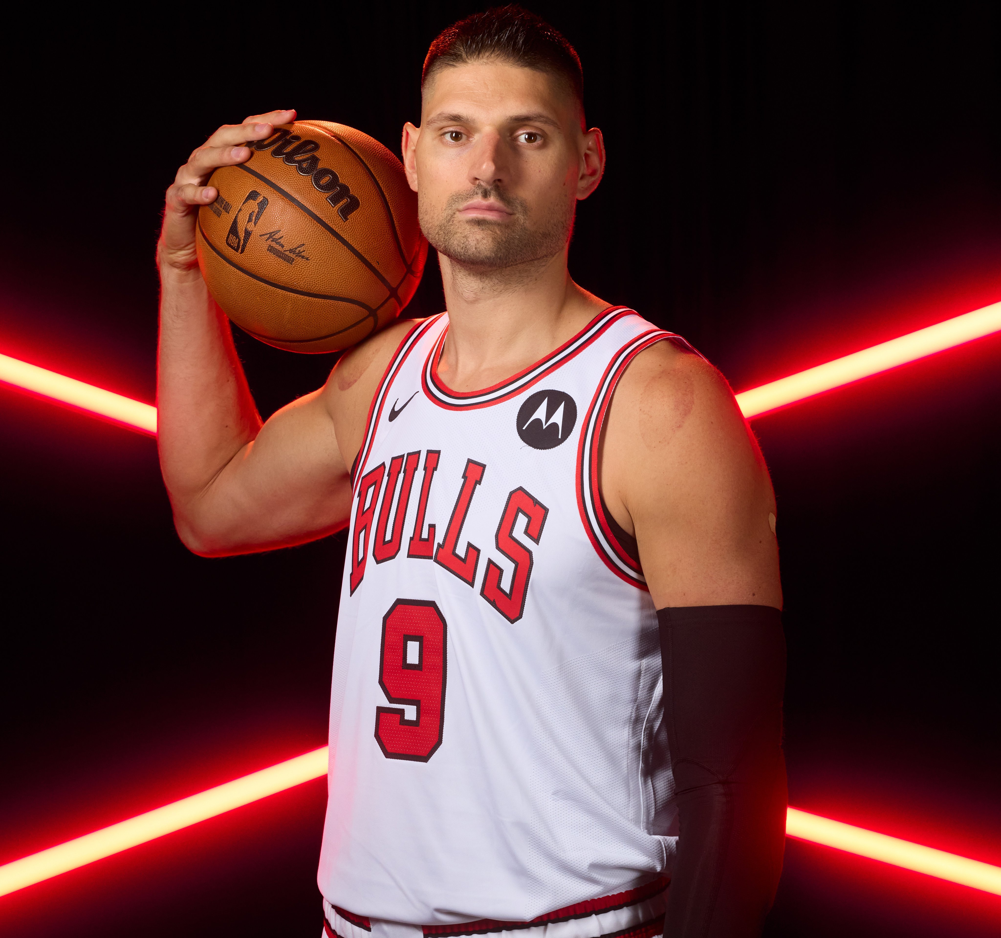 35岁的武切维奇，开季前4场18.3分13.3篮板5助攻，ts69.7%。今天2