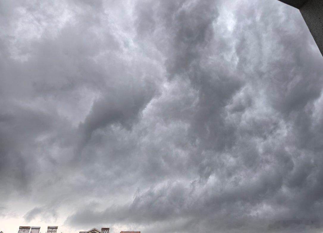打雷下雨收衣服喽 