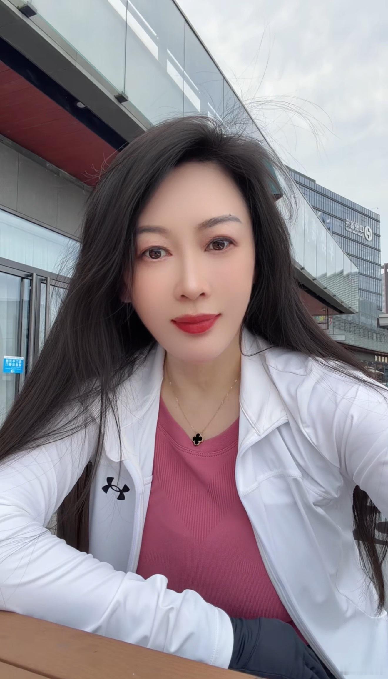 骑行 撸铁，看电影，又是充实的一天。看到一张朋友圈好友飞的金融岛，一样的机子，我