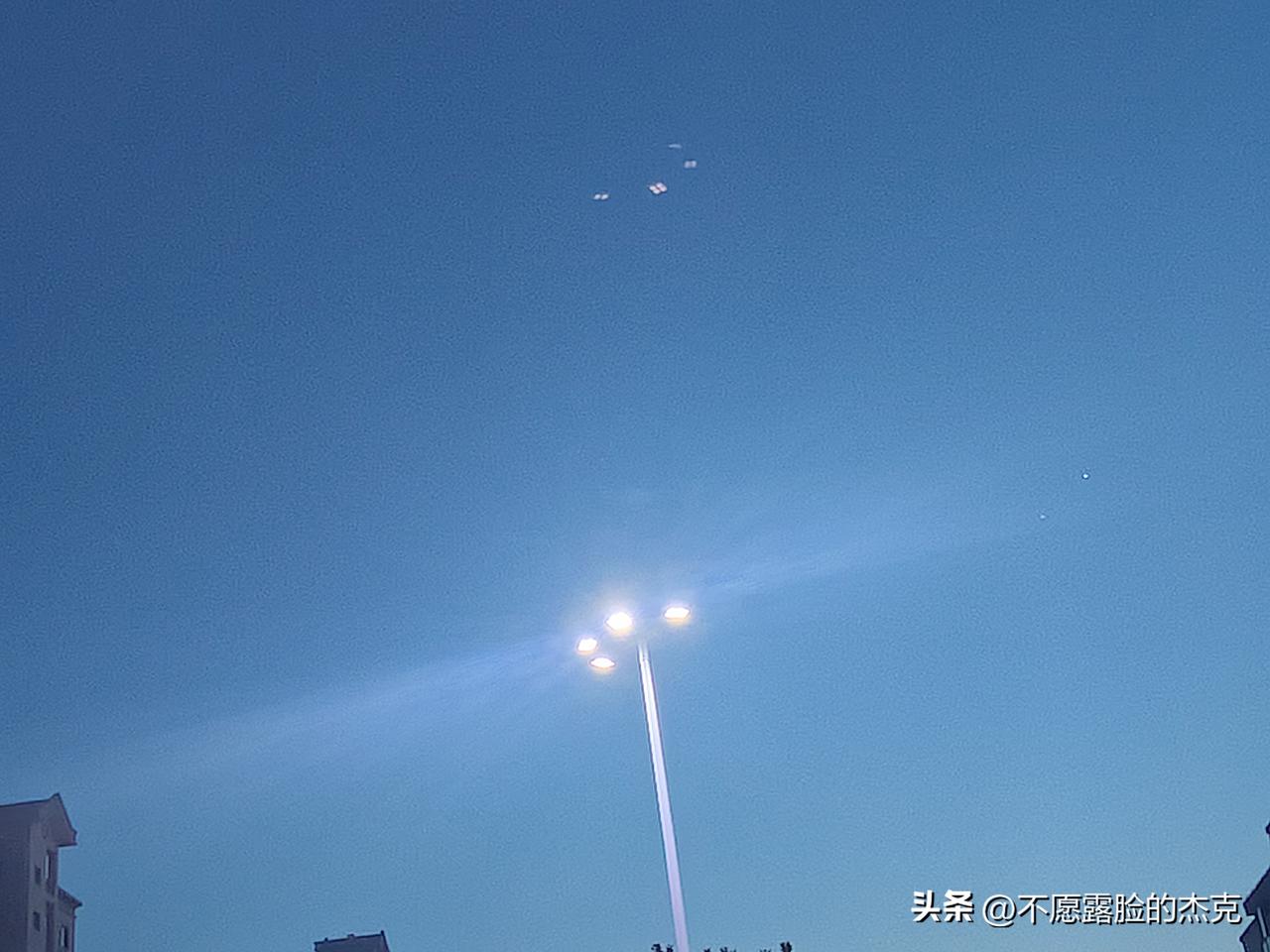 华灯初上
又一天过去了