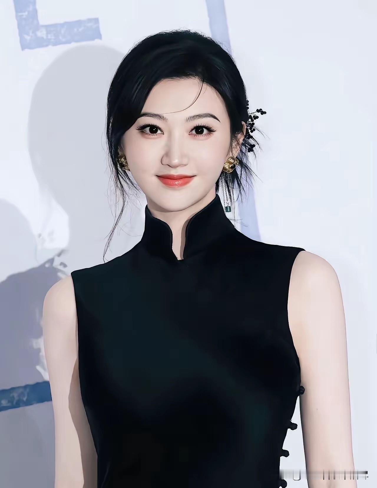 假如景甜要是嫁给张继科的话：

第一：结婚景甜不会要3000万彩礼

第二：生孩