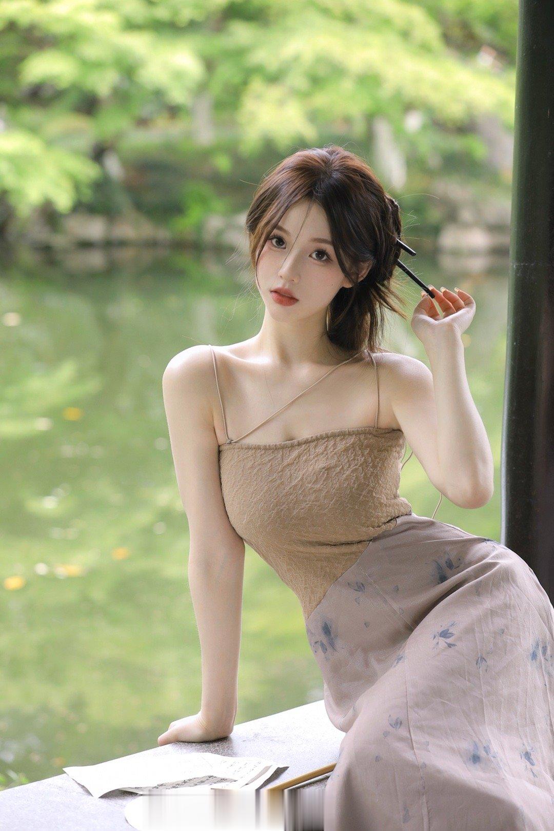 烟雨如江南，山水如墨染📷：✖️🧚🏻‍♀️：#杭州写真[超话]##杭州约拍#