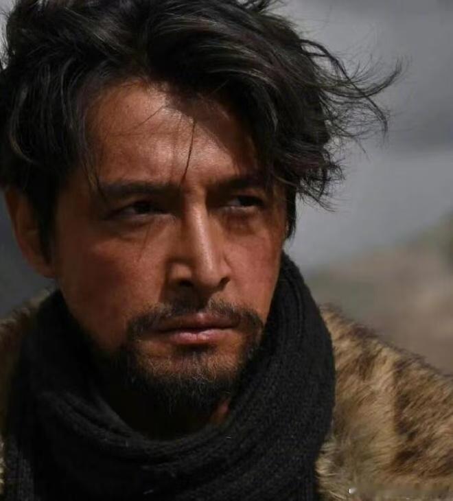 胡歌这就是你说的暗线吗 谁懂啊看剧直接被这暗线惊到，多杰酒后吐真言聊起的女大夫居