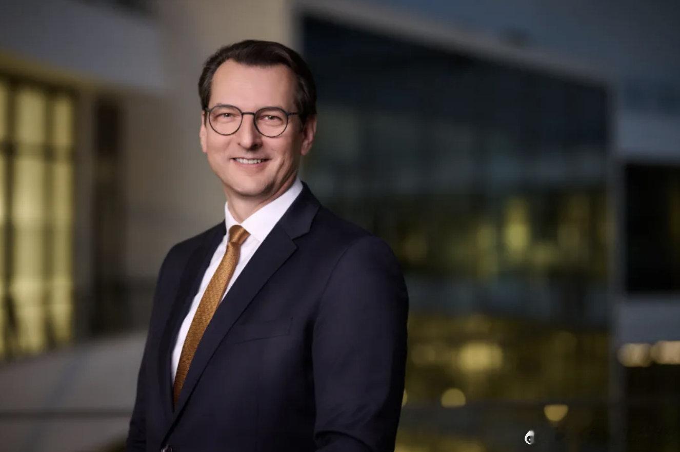 宝马 12月9日消息，宝马集团监事会决定，米兰·诺德科沃奇博士将自2026年5月