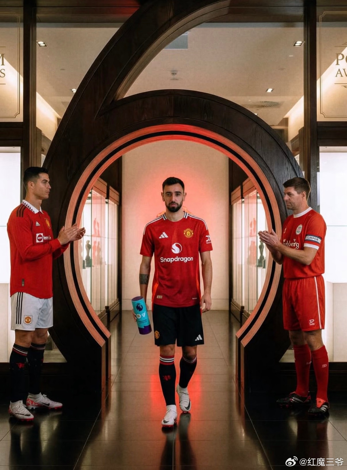 曼联  布鲁诺·费尔南德斯荣膺三月份最佳球员奖，他凭借2粒进球和4次助攻的出色表