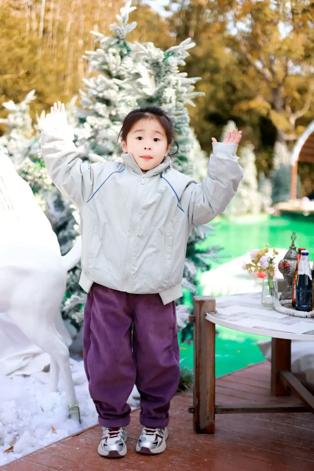 冬天户外遛娃的快落！小孩姐的轻棉衣穿搭