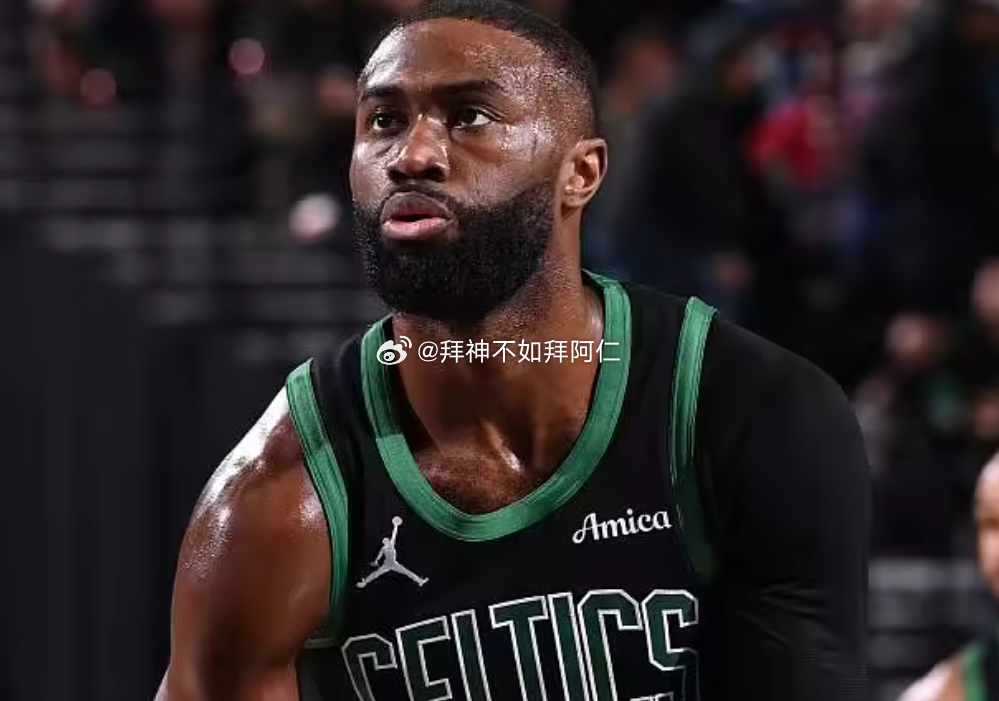 NBA常规赛，凯尔特人以113-102逆转黄蜂。本场比赛，布朗表现非常出色，全场